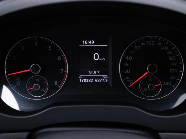 Volkswagen Jetta VI с пробегом 2014 года, цена 940 000 рублей, 178381 км, седан, Автокод Объявления