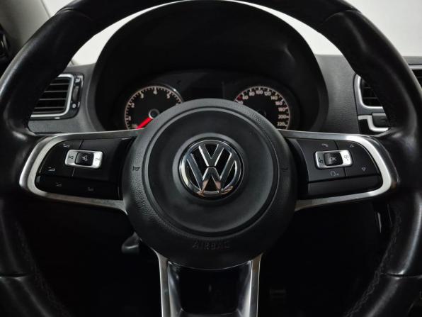 Volkswagen Polo V Рестайлинг с пробегом 2018 года, цена 1 030 000 рублей, 214004 км, седан, Автокод Объявления