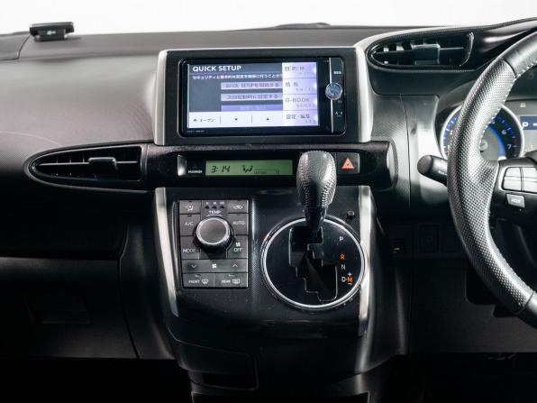 Toyota Wish II Рестайлинг с пробегом 2012 года, цена 1 630 000 рублей, 78600 км, минивэн, Автокод Объявления