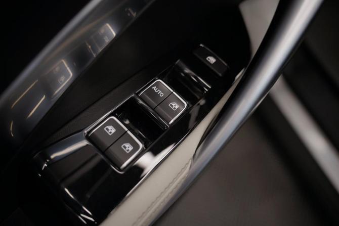 Chevrolet Captiva II с пробегом 2022 года, цена 1 970 000 рублей, 86000 км, внедорожник, Автокод Объявления