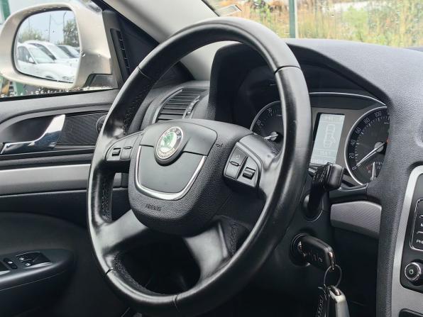 Skoda Octavia II (A5) Рестайлинг с пробегом 2013 года, цена 919 000 рублей, 120000 км, лифтбек, Автокод Объявления