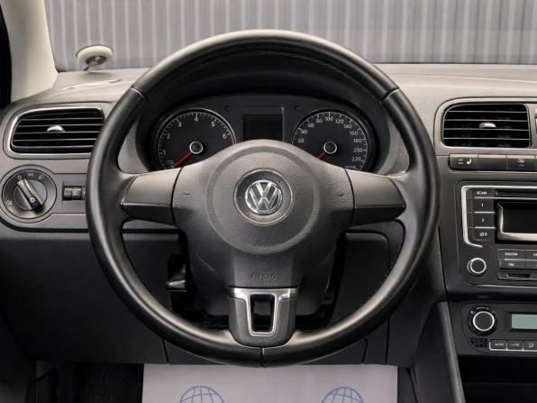Volkswagen Polo V Рестайлинг с пробегом 2015 года, цена 977 000 рублей, 111947 км, седан, Автокод Объявления