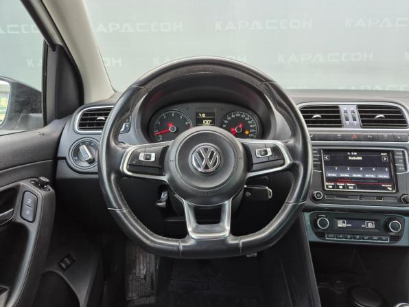 Volkswagen Polo V Рестайлинг с пробегом 2019 года, цена 1 060 000 рублей, 46633 км, седан, Автокод Объявления