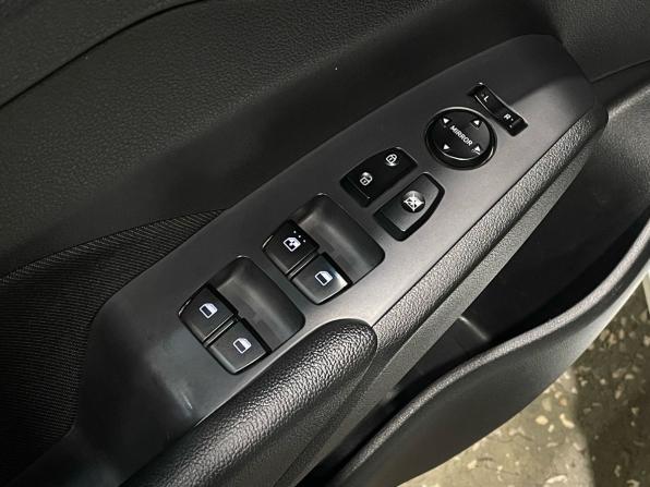 Hyundai Solaris II с пробегом 2017 года, цена 1 180 000 рублей, 120708 км, седан, Автокод Объявления