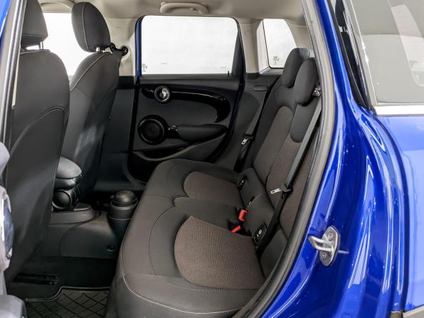 Mini Hatch III (F55/F56) Рестайлинг с пробегом 2019 года, цена 2 095 000 рублей, 43219 км, хэтчбек, Автокод Объявления