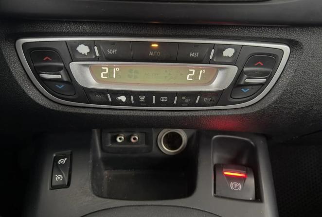 Renault Scenic II Рестайлинг с пробегом 2009 года, цена 480 000 рублей, 463173 км, компактвэн, Автокод Объявления