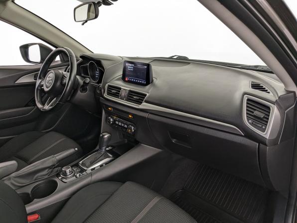 Mazda 3 III (BM) Рестайлинг с пробегом 2017 года, цена 1 800 000 рублей, 136614 км, хэтчбек, Автокод Объявления