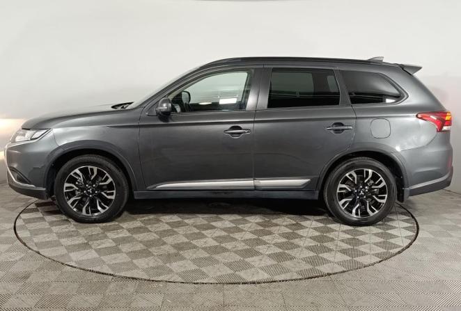 Mitsubishi Outlander III Рестайлинг 3 с пробегом 2022 года, цена 2 620 000 рублей, 62200 км, внедорожник, Автокод Объявления