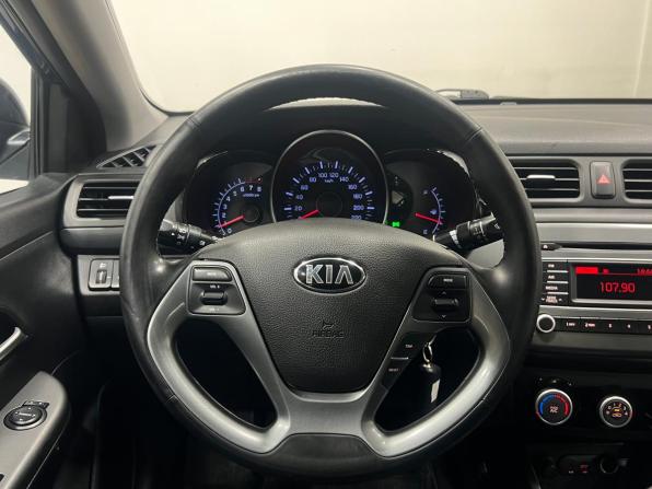 Kia Rio III Рестайлинг с пробегом 2017 года, цена 835 000 рублей, 243700 км, седан, Автокод Объявления