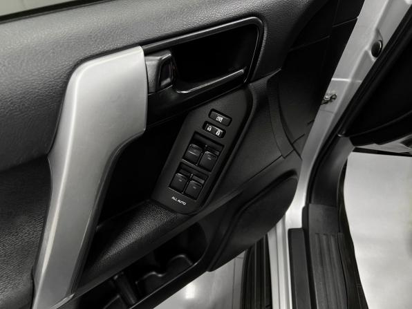 Toyota Land Cruiser Prado 150 Series Рестайлинг 1 с пробегом 2016 года, цена 3 615 000 рублей, 196164 км, внедорожник, Автокод Объявления