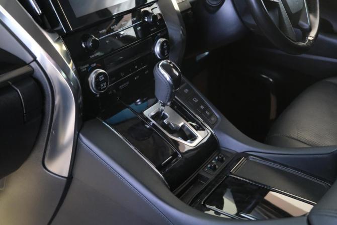 Toyota Vellfire II Рестайлинг с пробегом 2020 года, цена 5 049 000 рублей, 57000 км, минивэн, Автокод Объявления