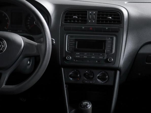 Volkswagen Polo V Рестайлинг с пробегом 2018 года, цена 869 000 рублей, 121739 км, седан, Автокод Объявления
