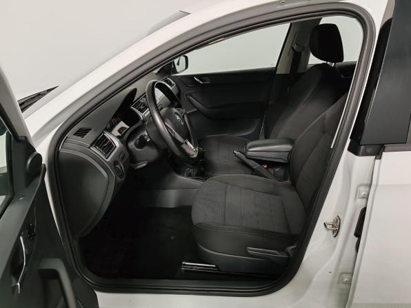 Skoda Rapid I с пробегом 2015 года, цена 755 000 рублей, 197721 км, лифтбек, Автокод Объявления