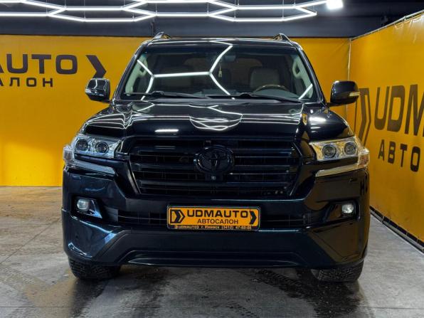 Toyota Land Cruiser 200 Series Рестайлинг 2 с пробегом 2015 года, цена 3 799 000 рублей, 330000 км, внедорожник, Автокод Объявления