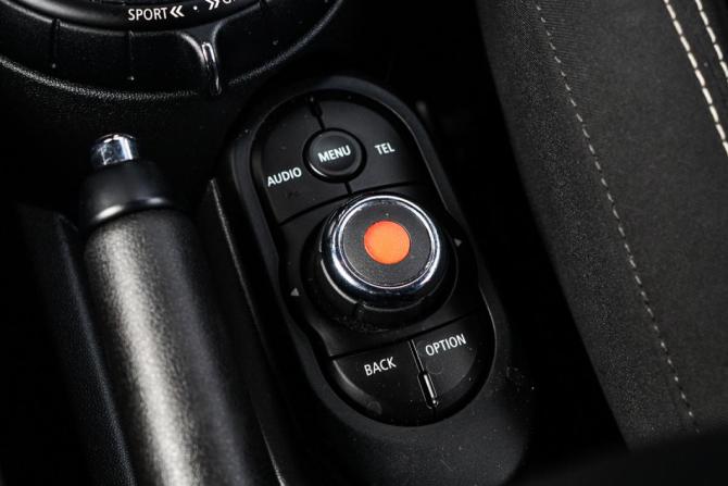 Mini Hatch III (F55/F56) с пробегом 2016 года, цена 2 399 000 рублей, 57120 км, хэтчбек, Автокод Объявления