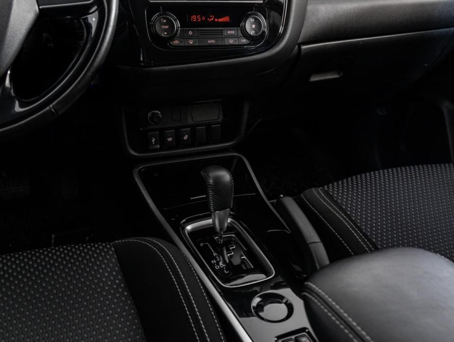 Mitsubishi Outlander III Рестайлинг 3 Санкт-Петербург  - изображение 12