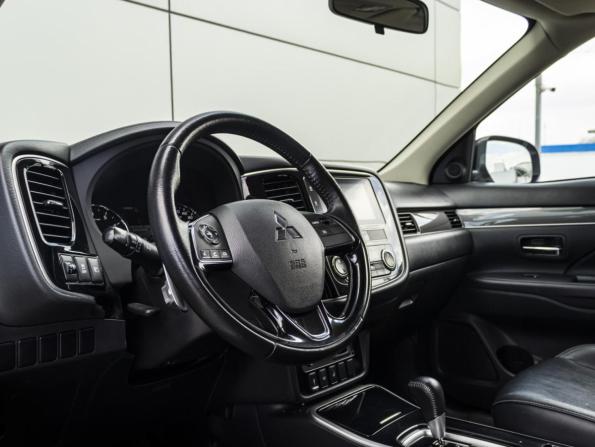 Mitsubishi Outlander III Рестайлинг 3 с пробегом 2019 года, цена 2 279 000 рублей, 77200 км, внедорожник, Автокод Объявления