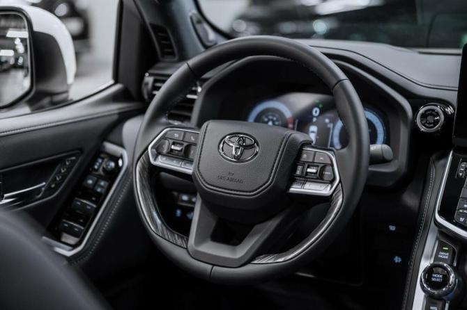 Новый Toyota Land Cruiser 300 Series 2026 года, цена 13 990 000 рублей, внедорожник, Автокод Объявления
