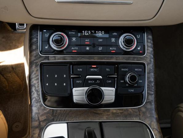 Audi A8 III (D4) Рестайлинг с пробегом 2015 года, цена 2 690 000 рублей, 327856 км, седан, Автокод Объявления