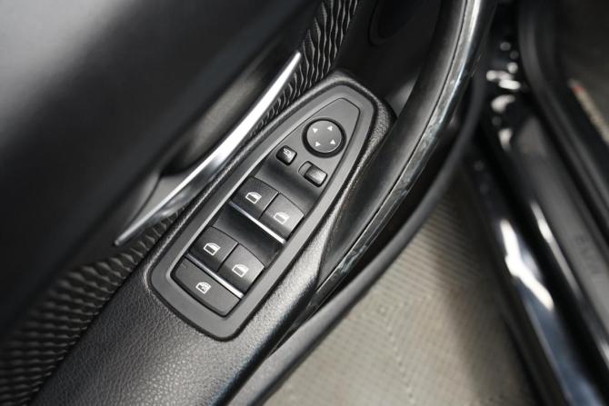 BMW 3 серии VI (F3x) Рестайлинг с пробегом 2015 года, цена 2 680 000 рублей, 180000 км, седан, Автокод Объявления