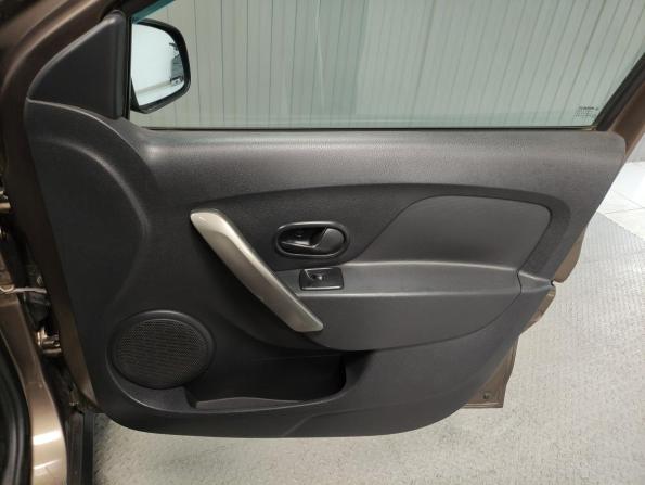 Renault Sandero II Рестайлинг с пробегом 2019 года, цена 835 000 рублей, 89552 км, хэтчбек, Автокод Объявления