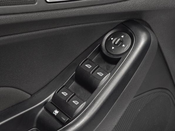 Ford Fiesta Mk6 Рестайлинг с пробегом 2018 года, цена 855 000 рублей, 73274 км, хэтчбек, Автокод Объявления