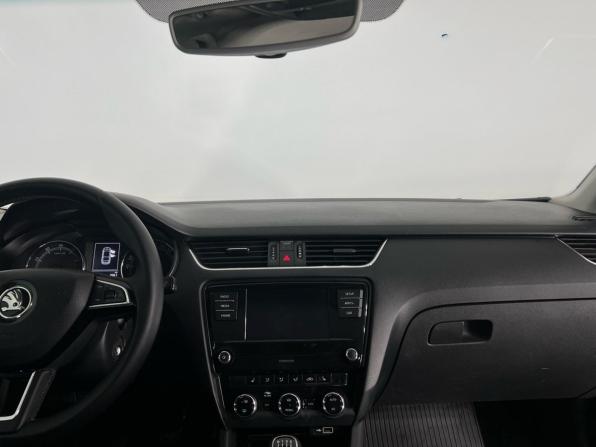 Skoda Octavia III (A7) Рестайлинг с пробегом 2018 года, цена 1 249 000 рублей, 180000 км, универсал, Автокод Объявления