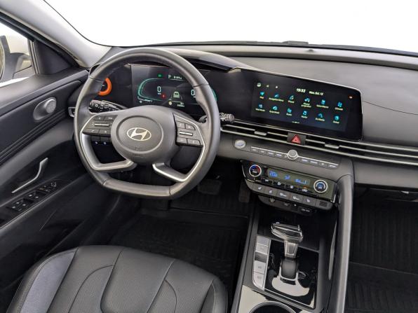 Hyundai Elantra VII (CN7) Рестайлинг с пробегом 2024 года, цена 2 200 000 рублей, 34821 км, седан, Автокод Объявления