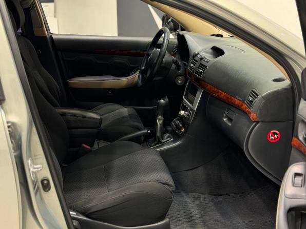 Toyota Avensis II с пробегом 2004 года, цена 569 900 рублей, 212000 км, седан, Автокод Объявления