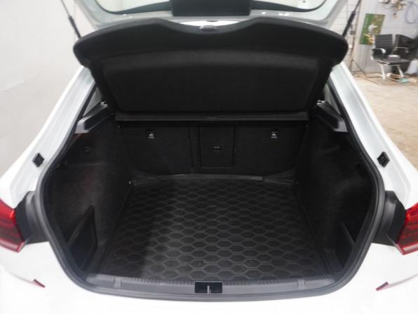 Volkswagen Polo VI с пробегом 2022 года, цена 2 008 000 рублей, 34766 км, лифтбек, Автокод Объявления