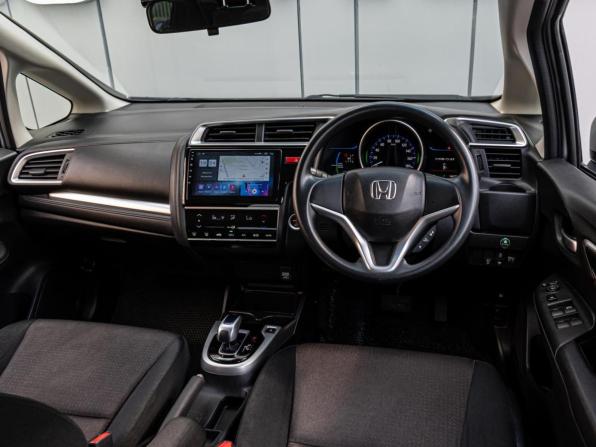 Honda Fit III Рестайлинг с пробегом 2017 года, цена 1 020 000 рублей, 166322 км, хэтчбек, Автокод Объявления