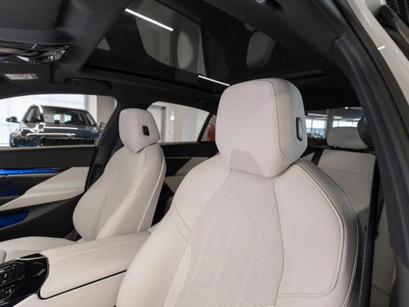 BMW 5 серии VIII (G60/G61/G68) с пробегом 2025 года, цена 6 750 000 рублей, 11427 км, седан, Автокод Объявления