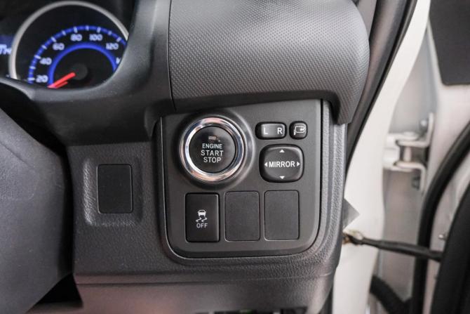 Toyota Wish II Рестайлинг с пробегом 2016 года, цена 1 749 000 рублей, 114300 км, минивэн, Автокод Объявления