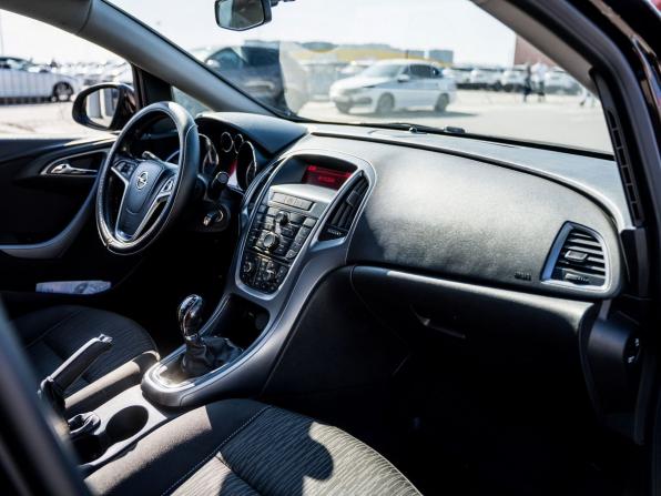 Opel Astra J Рестайлинг с пробегом 2013 года, цена 860 000 рублей, 253495 км, седан, Автокод Объявления