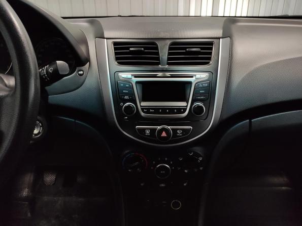 Hyundai Solaris I Рестайлинг с пробегом 2015 года, цена 959 000 рублей, 98623 км, седан, Автокод Объявления