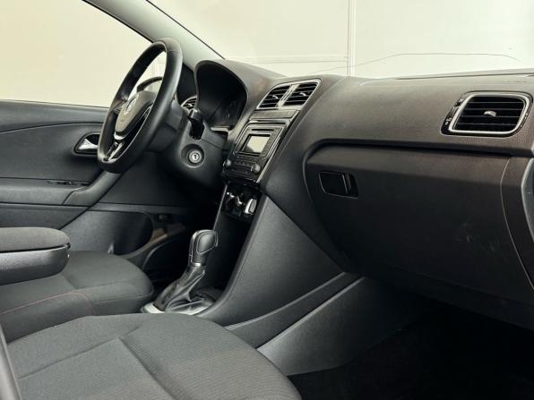 Volkswagen Polo V Рестайлинг с пробегом 2017 года, цена 1 149 000 рублей, 95000 км, седан, Автокод Объявления