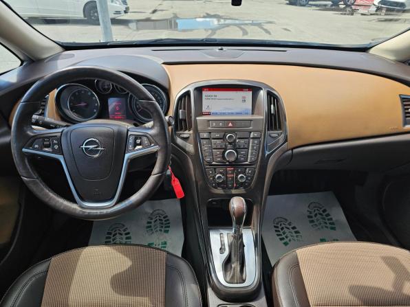 Opel Astra J Рестайлинг с пробегом 2014 года, цена 849 995 рублей, 83796 км, седан, Автокод Объявления