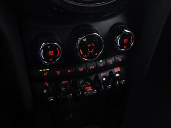 Mini Hatch III (F55/F56) Рестайлинг с пробегом 2020 года, цена 2 749 000 рублей, 127670 км, хэтчбек, Автокод Объявления