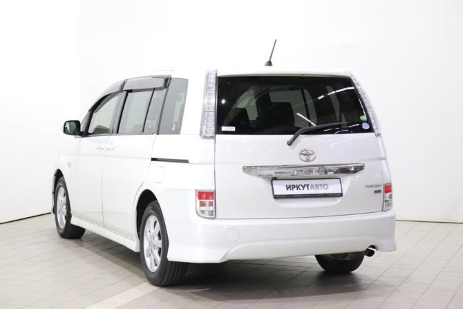 Toyota ISis I Рестайлинг с пробегом 2013 года, цена 1 120 000 рублей, 161014 км, минивэн, Автокод Объявления