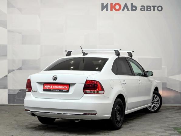 Volkswagen Polo V Рестайлинг с пробегом 2017 года, цена 1 000 000 рублей, 63560 км, седан, Автокод Объявления