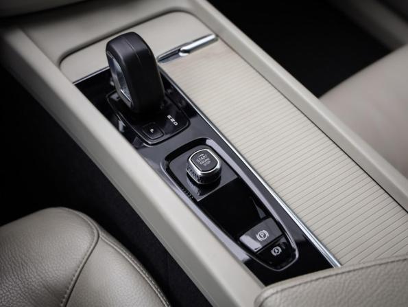 Volvo XC60 II Рестайлинг с пробегом 2021 года, цена 4 399 000 рублей, 101000 км, внедорожник, Автокод Объявления
