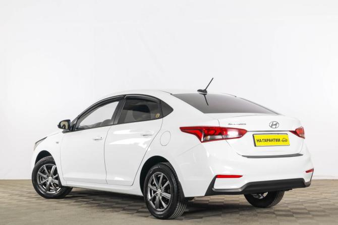 Hyundai Solaris II с пробегом 2018 года, цена 859 000 рублей, 164746 км, седан, Автокод Объявления