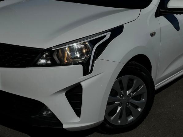 Kia Rio IV Рестайлинг с пробегом 2021 года, цена 1 680 600 рублей, 41825 км, седан, Автокод Объявления