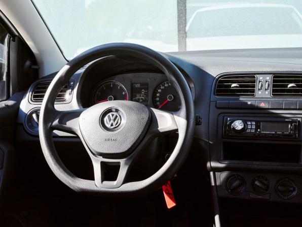 Volkswagen Polo V Рестайлинг с пробегом 2018 года, цена 1 149 000 рублей, 60000 км, седан, Автокод Объявления
