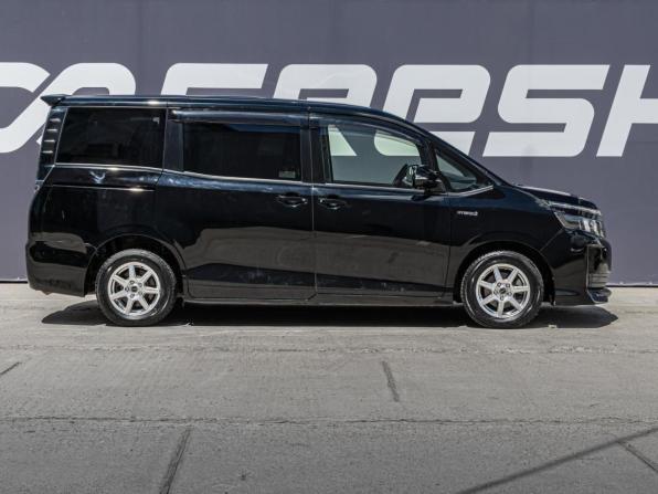 Toyota Voxy III (R80) с пробегом 2014 года, цена 1 800 000 рублей, 135235 км, минивэн, Автокод Объявления