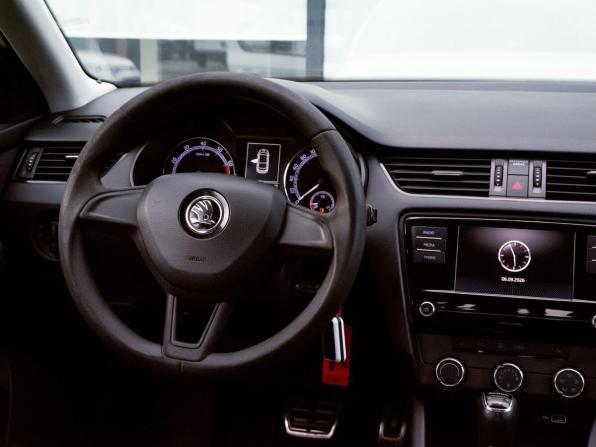 Skoda Octavia III (A7) Рестайлинг с пробегом 2018 года, цена 1 645 000 рублей, 157058 км, лифтбек, Автокод Объявления