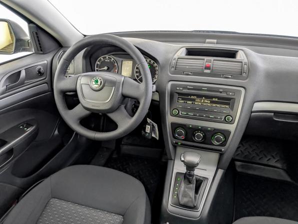 Skoda Octavia II (A5) Рестайлинг с пробегом 2011 года, цена 1 160 000 рублей, 107050 км, лифтбек, Автокод Объявления
