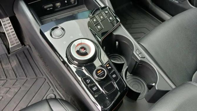 Kia Sportage V с пробегом 2023 года, цена 3 724 000 рублей, 40748 км, внедорожник, Автокод Объявления