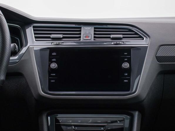 Volkswagen Tiguan II Рестайлинг с пробегом 2021 года, цена 4 290 000 рублей, 23659 км, внедорожник, Автокод Объявления