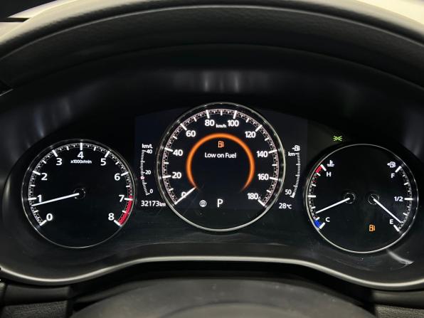 Mazda 3 IV (BP) с пробегом 2022 года, цена 1 935 000 рублей, 32165 км, хэтчбек, Автокод Объявления